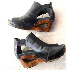 Dansko Sable Sandals Wood Heels Black Leather Size 40 / US 9  Boho Hippie Summer